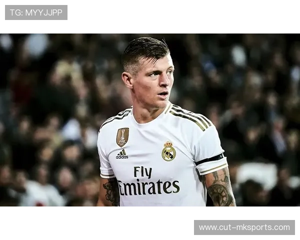 克罗斯精准助攻引领球队取胜，中场核心展现大师级传球艺术