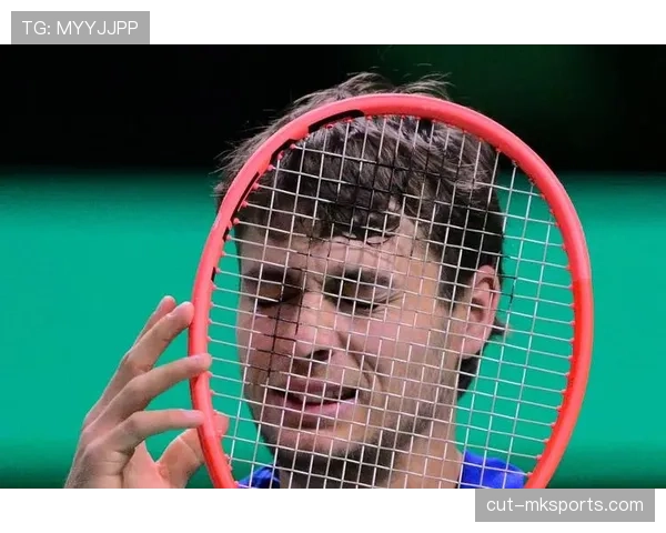 戴维斯在加拿大队作用显著,攻防两端表现稳健 戴维斯在加拿大队作用显著,攻防两端表现稳健