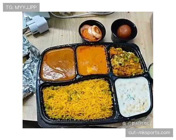 谌利军超市推车里全是鸡胸和营养粉，让人瞬间怀疑人生